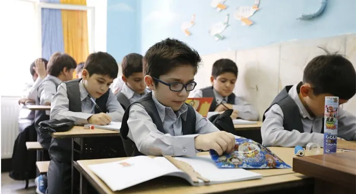 گواهی اشتغال به تحصیل دبیرستان و مدرسه