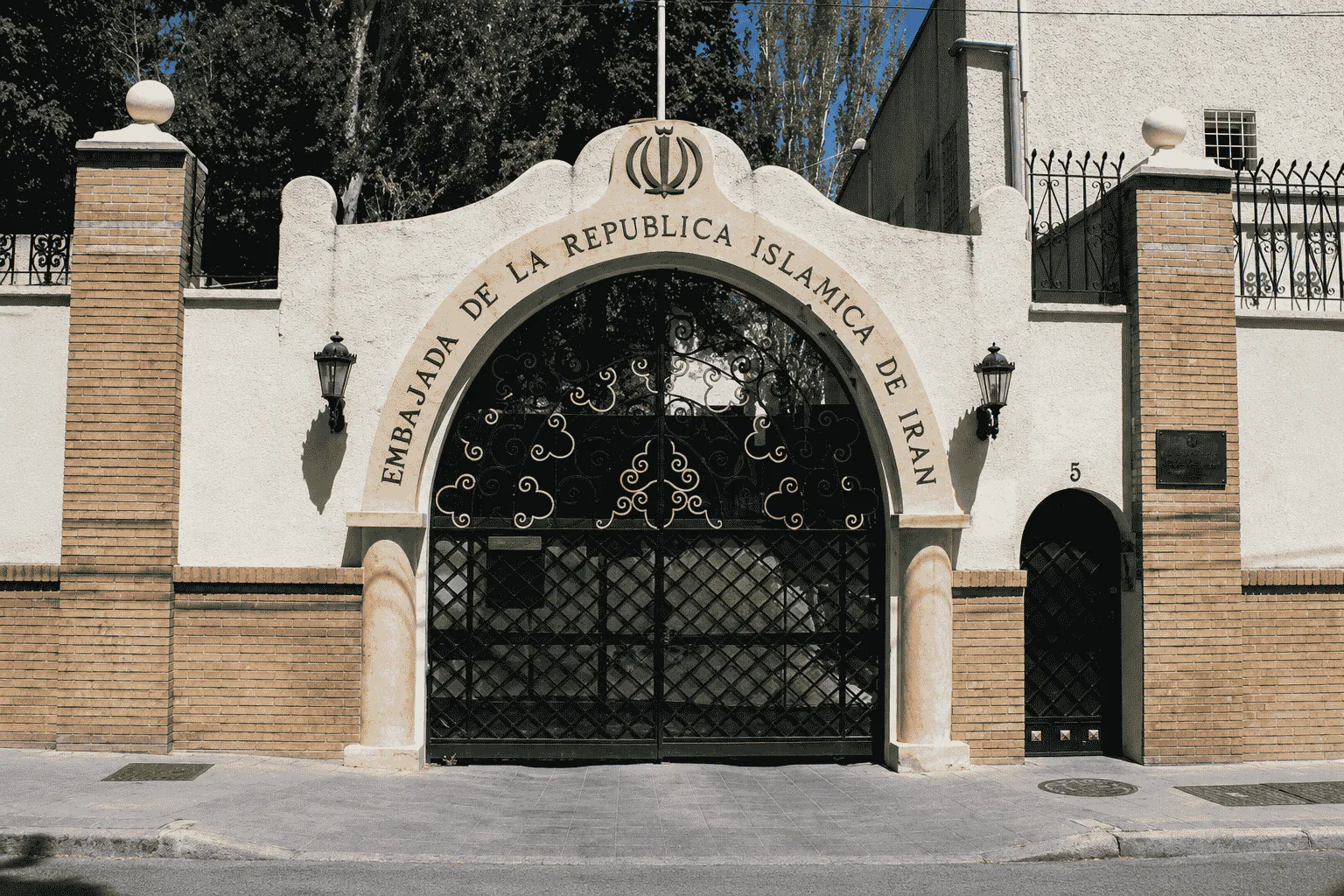 لگالایز مدارک اقامت اسپانیا با فرانچایز